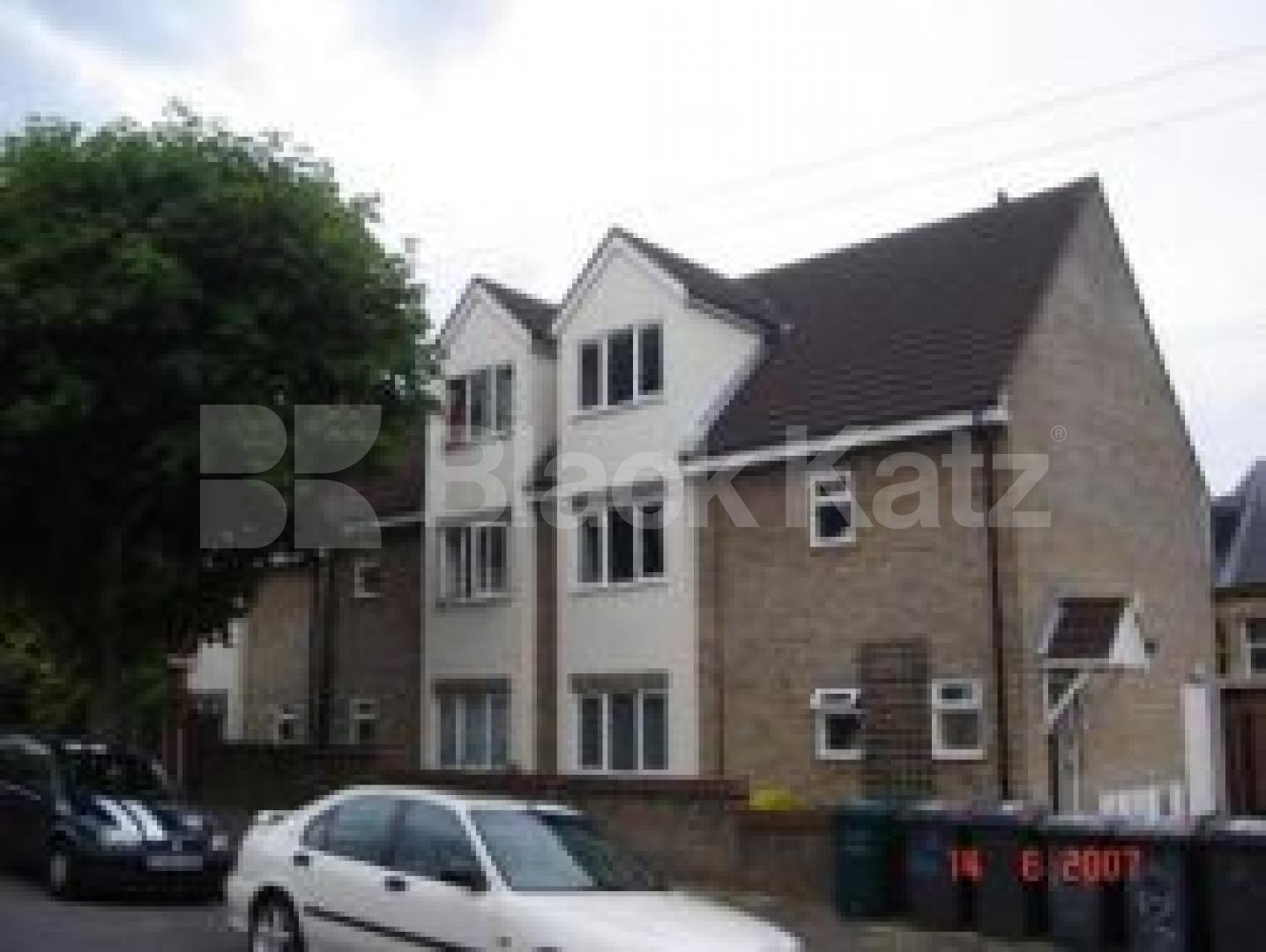 			2 Bedroom, 1 bath, 1 reception Flat			 Hillside Avenue, FRIERN BARNET N11